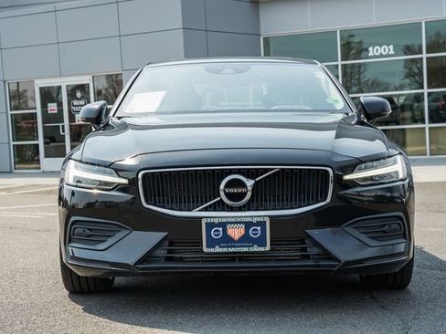 Used 2020 Volvo S60 T6 Momentum image 2