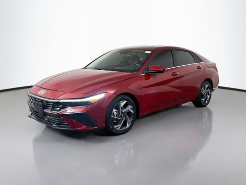 Used 2025 Hyundai Elantra SEL FWD image 4