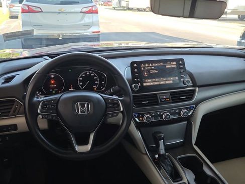 Used 2018 Honda Accord Touring image 12