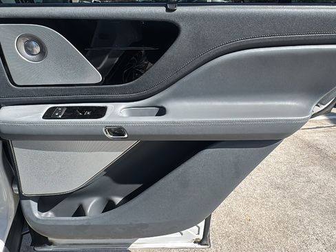 Used 2020 Lincoln Aviator Reserve w/ Equipment Group 202A image 27