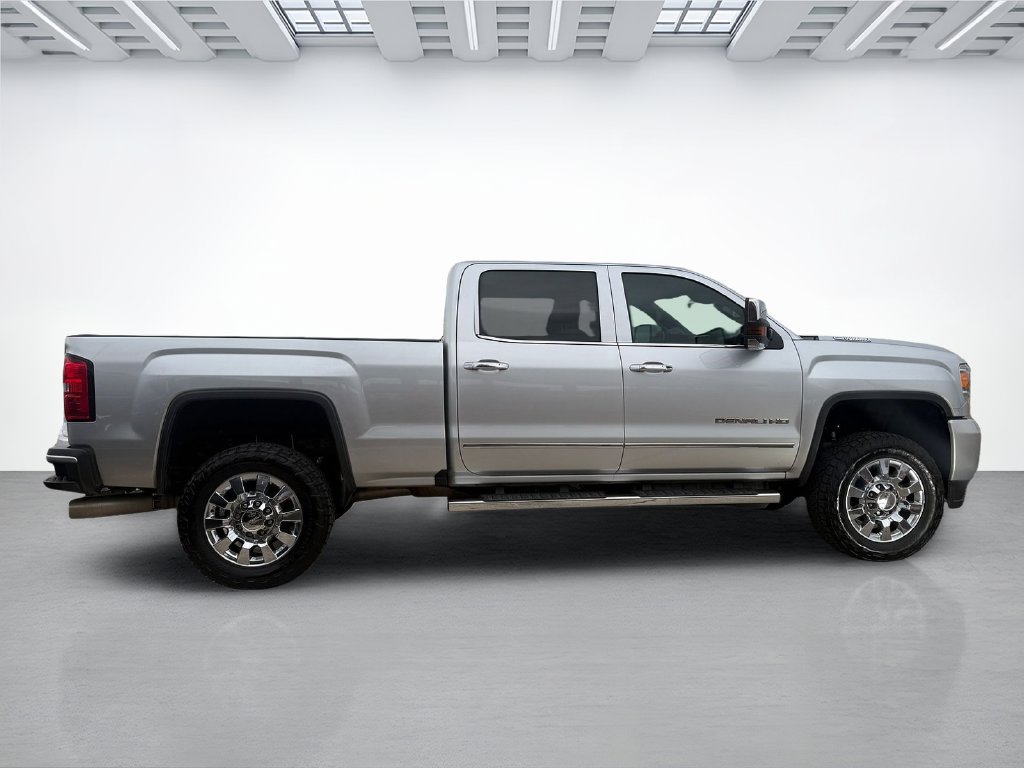 Used 2019 GMC Sierra 2500 Denali w/ Duramax Plus Package AWD/4WD image 4