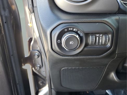 Used 2022 Jeep Wrangler Sport S image 27