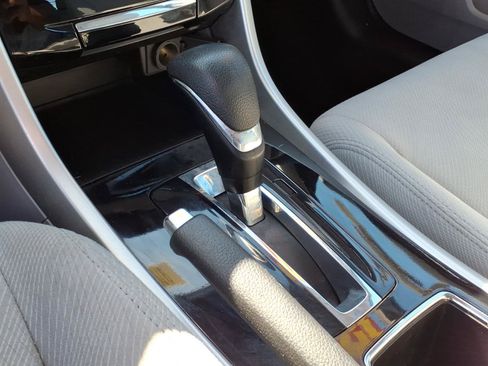 Used 2017 Honda Accord EX image 19