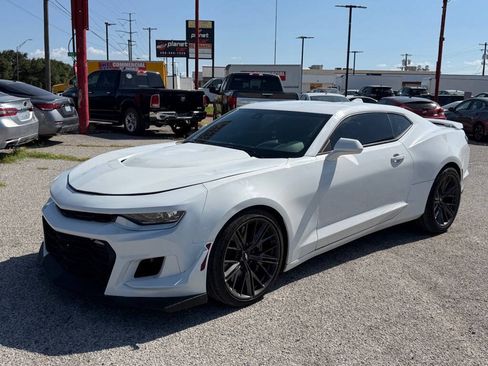 Used 2021 Chevrolet Camaro SS RWD image 3
