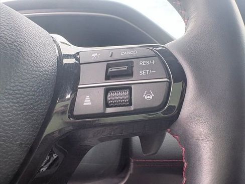 Used 2025 Honda Pilot Black Edition image 12