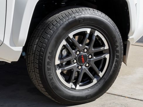Used 2025 Toyota Tacoma TRD Sport AWD/4WD image 10