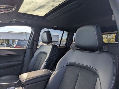 New 2025 Jeep Grand Cherokee Altitude image 12