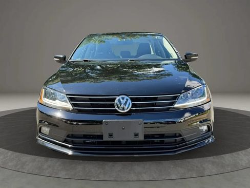 Used 2017 Volkswagen Jetta SEL FWD image 2