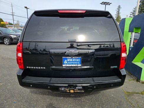 Used 2011 Chevrolet Suburban LT image 4