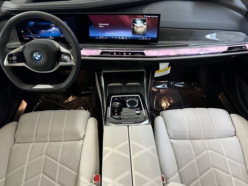 Used 2025 BMW i7 eDrive50 w/ Executive Package image 16