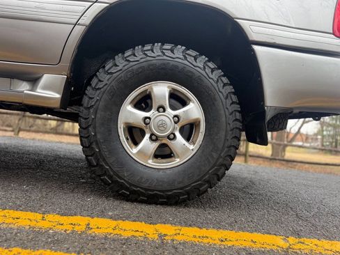 Used 2001 Toyota Land Cruiser image 16