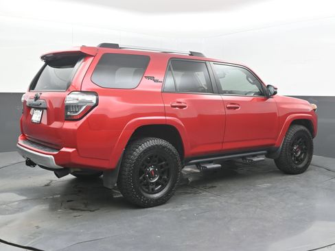 Used 2018 Toyota 4Runner TRD Off-Road Premium AWD/4WD image 7