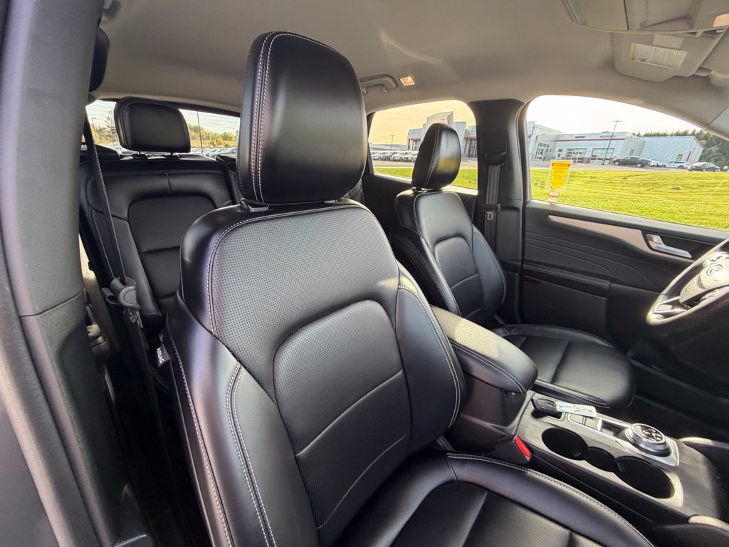 Certified 2025 Ford Escape Platinum AWD/4WD image 33