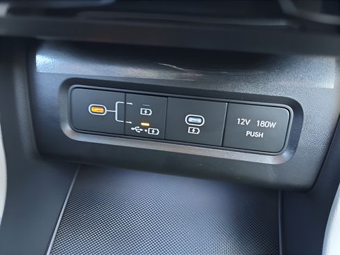 Certified 2025 Hyundai Tucson Limited FWD image 33