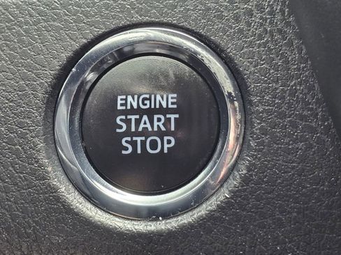 Used 2019 Toyota Camry SE w/ Audio Package image 11