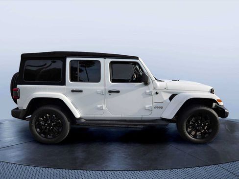 Used 2023 Jeep Wrangler Unlimited Sahara w/ Cold Weather Group AWD/4WD image 7