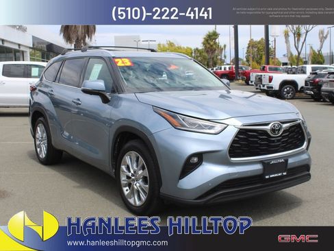 Used 2023 Toyota Highlander Limited FWD image 5