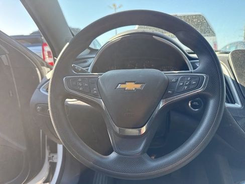 Used 2024 Chevrolet Malibu LT image 3
