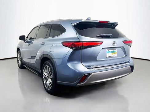Used 2022 Toyota Highlander Platinum FWD image 7