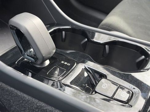 Used 2025 Volvo XC40 B5 Plus image 20