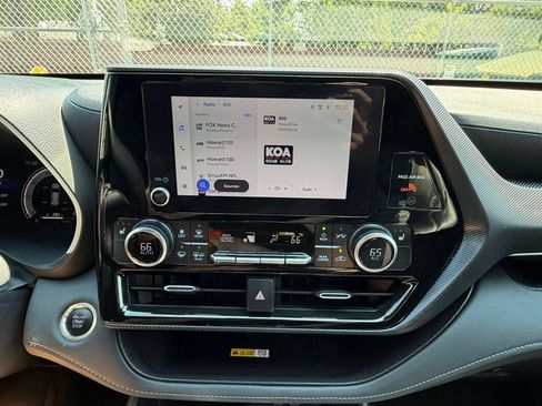 Used 2025 Toyota Highlander XSE AWD/4WD image 17
