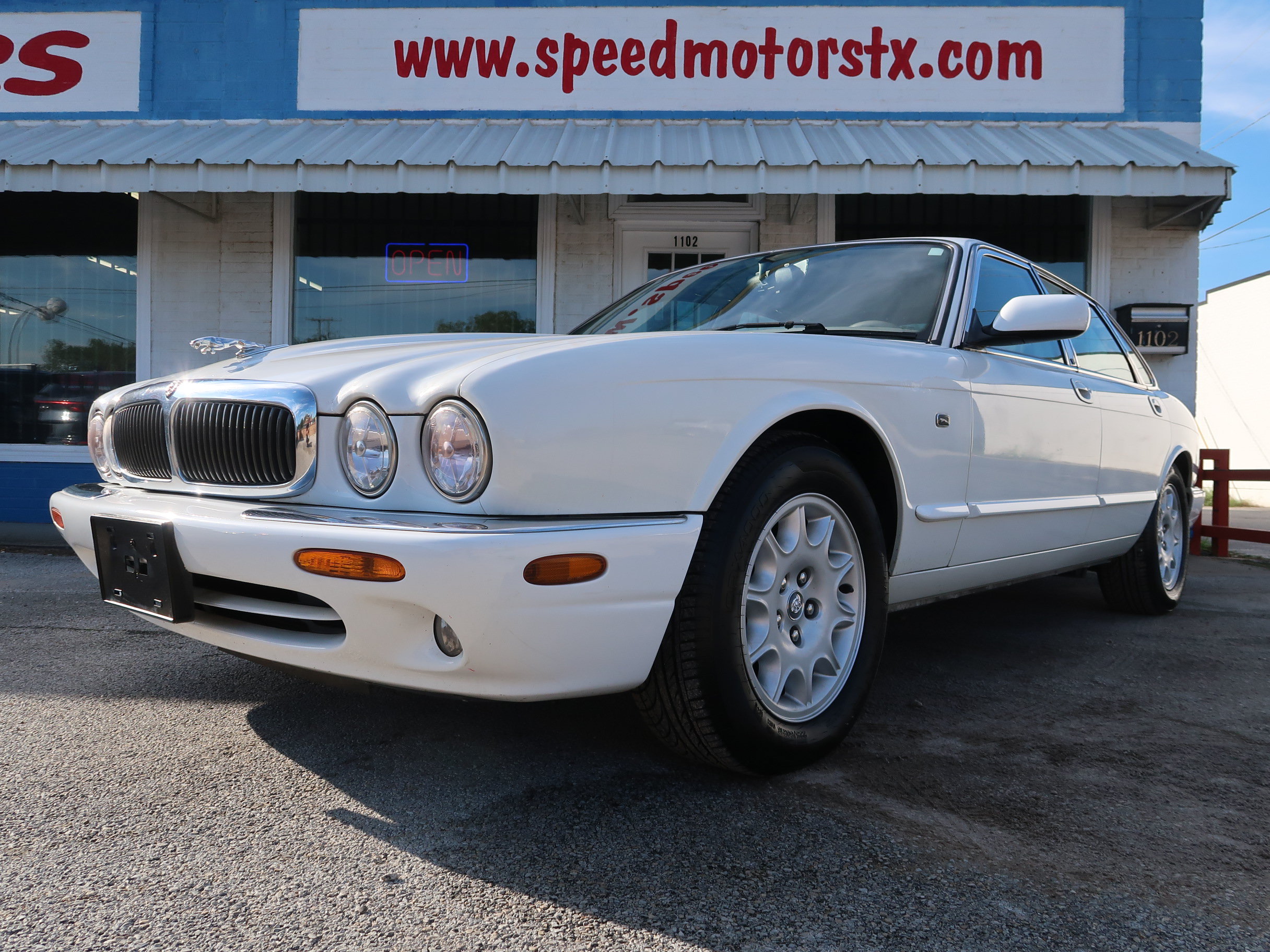 Used 1999 Jaguar XJ8 RWD image 5