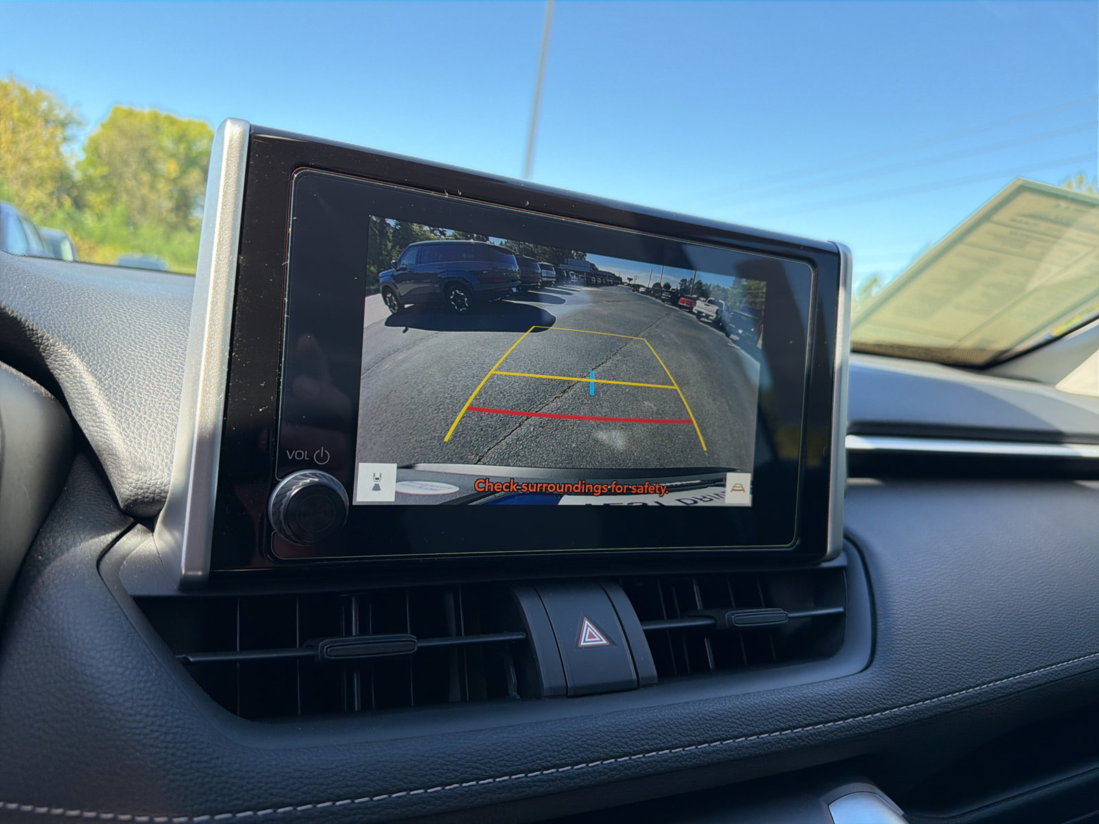 Used 2025 Toyota RAV4 XLE FWD image 27