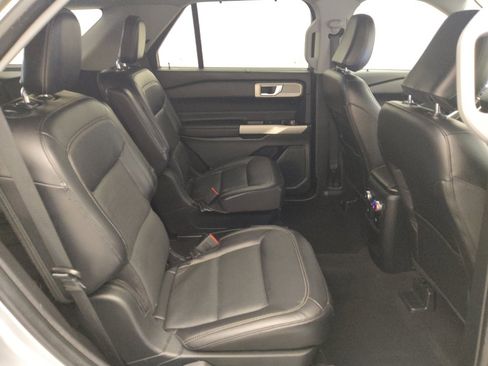 Used 2021 Ford Explorer Limited w/ Equipment Group 301A AWD/4WD image 19