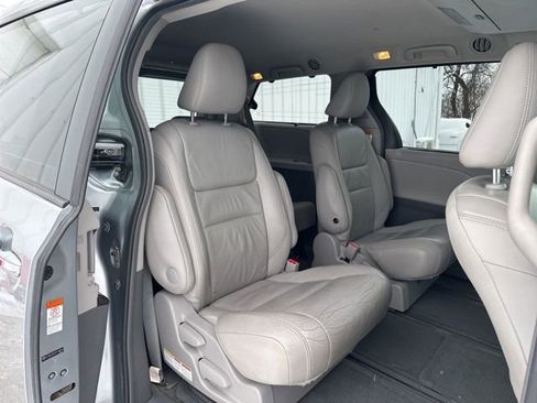 Used 2015 Toyota Sienna AWD image 31