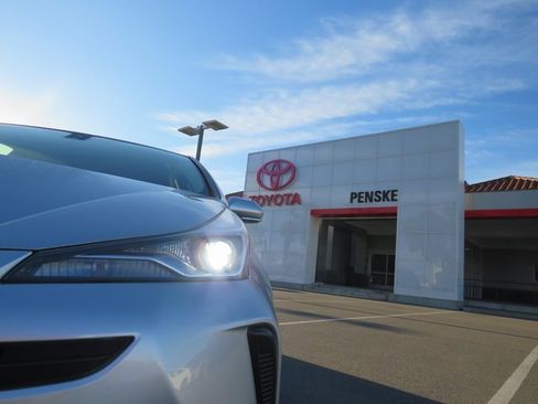 Used 2022 Toyota Prius L Eco image 4