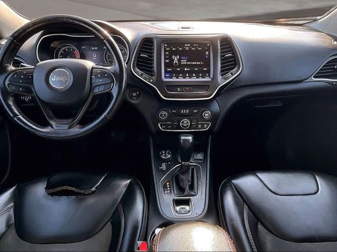 Used 2019 Jeep Cherokee Trailhawk w/ Comfort/Convenience Group AWD/4WD image 17