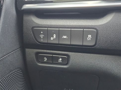 Used 2020 Kia Niro EX Premium w/ Cold Weather Package image 17