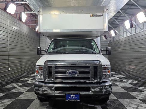 Used 2019 Ford E-350 and Econoline 350 Super Duty w/ Power Windows & Locks Group image 3
