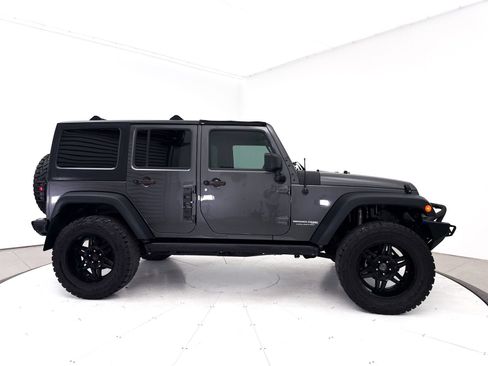Used 2018 Jeep Wrangler Unlimited Sport S AWD/4WD image 30
