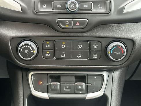 Used 2024 GMC Terrain SLE AWD/4WD image 14