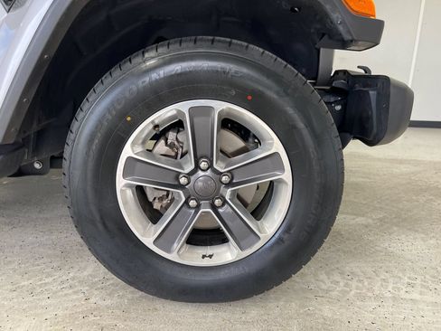 Used 2021 Jeep Wrangler Unlimited Sahara AWD/4WD image 5