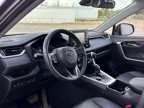 Used 2022 Toyota RAV4 XLE Premium AWD/4WD image 10