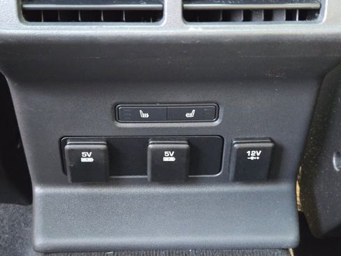 Used 2018 Land Rover Range Rover Velar R-Dynamic SE image 17