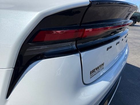 Used 2025 Toyota Prius AWD image 28