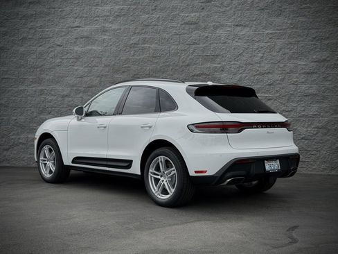 Used 2025 Porsche Macan image 3