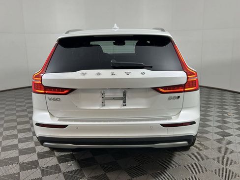 Certified 2024 Volvo V60 B5 Cross Country Ultimate image 9