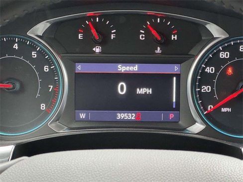 Used 2022 Chevrolet Traverse LT image 29