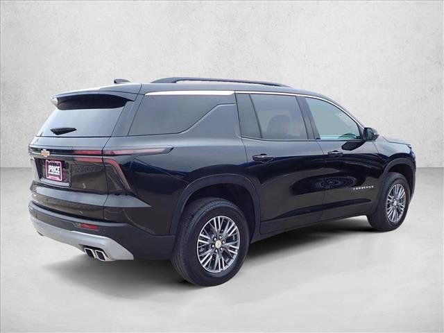 Used 2025 Chevrolet Traverse LT w/ Driver Confidence Package AWD/4WD image 4