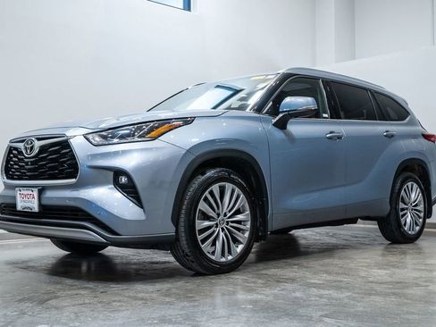 Certified 2021 Toyota Highlander Platinum image 3