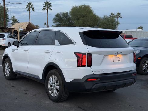 Used 2023 Kia Sorento LX image 7