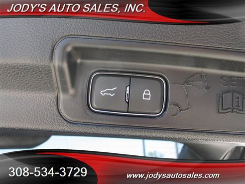 Used 2020 Ford Explorer 4WD w/ Class III Trailer Tow Package image 28