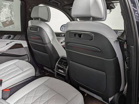 Used 2025 BMW X7 xDrive40i w/ Premium Package image 44