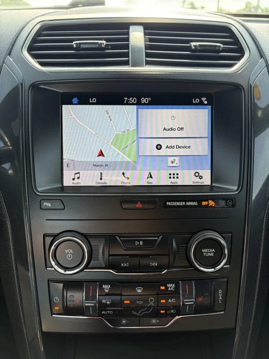 Used 2019 Ford Explorer XLT w/ Equipment Group 202A FWD image 22
