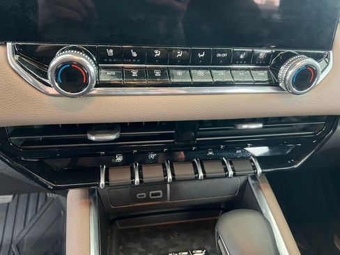 Used 2026 GMC Canyon Denali image 13