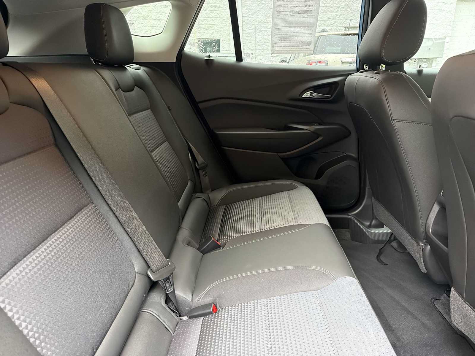 Used 2025 Chevrolet Trax LT FWD image 26